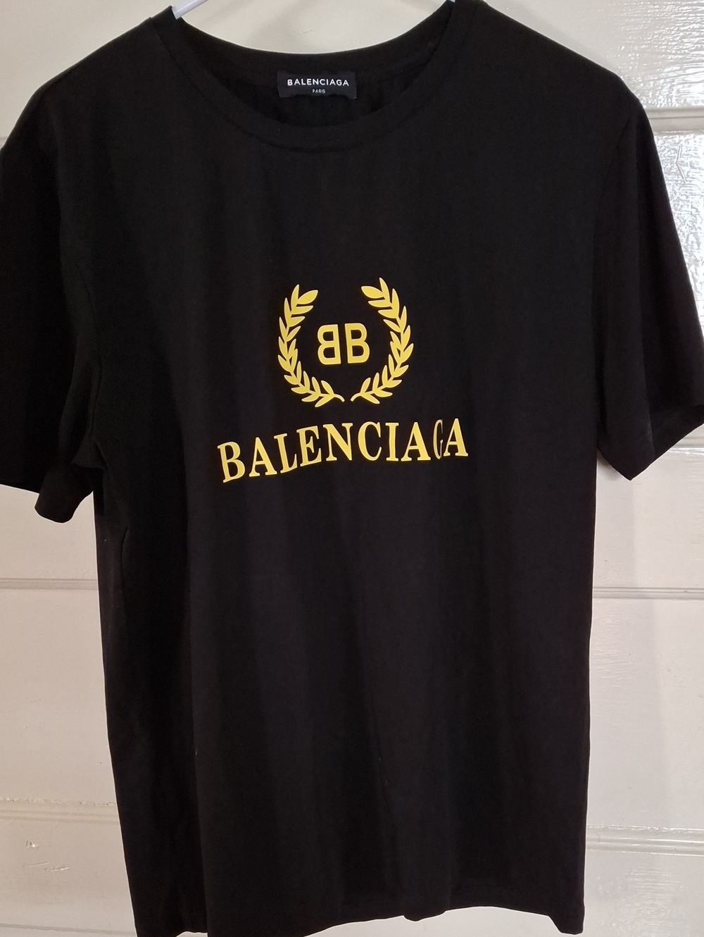 Balenciaga Black Short Sleeve Tee with Yellow Laurel Logo (Mis518)